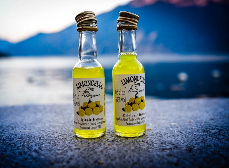 Op deze manier maak jij je eigen Italiaanse limoncello Op deze manier maak jij je eigen Italiaanse limoncello